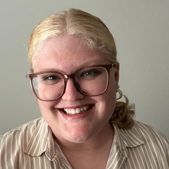 Meet your Posher, Elyssa - Picture 1 of 1